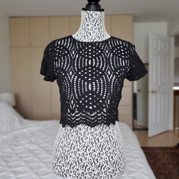 Forever 21 Black Short Sleeve Lace Crop Top - Picture 1 of 5